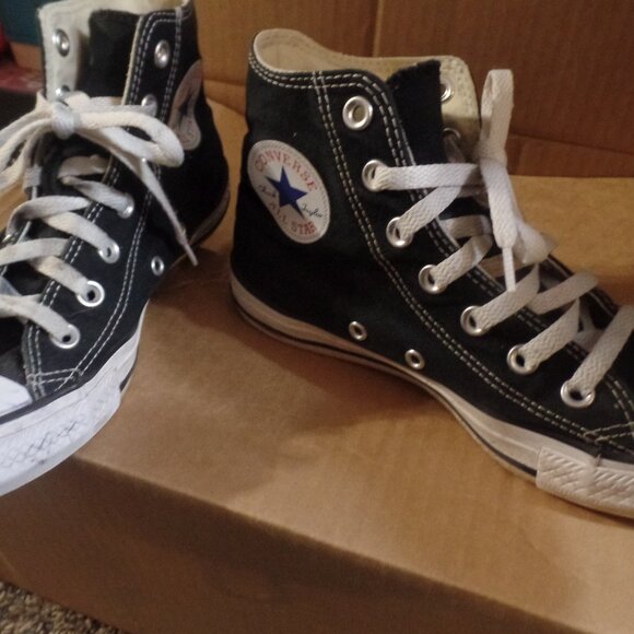 Converse Chuck Taylor All Star Woman's Black High-Top Sneakers, Size 7, Preowned - Picture 1 of 4